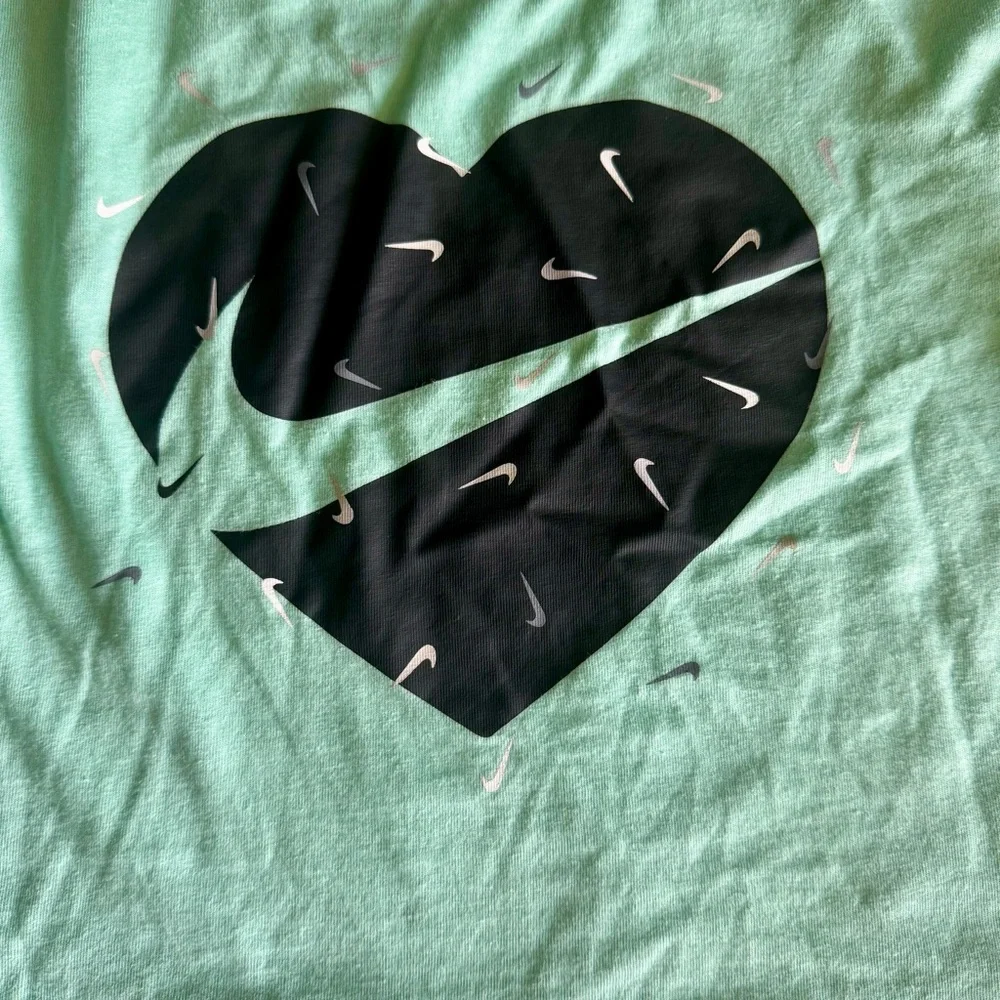 Nike l Little Girl Size Small (4Y-5Y) l Long Sleeve T-Shirt & Matching Leggings - Picture 3 of 7